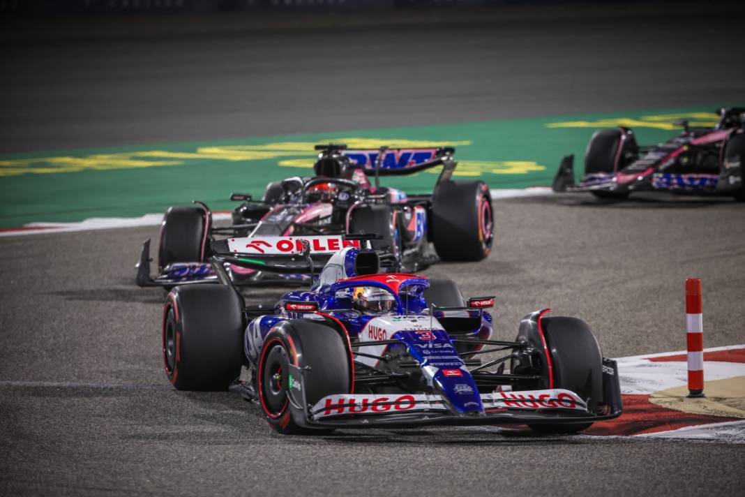 F1'de sezonun ilk yarışı Bahreyn Grand Prix'sini Verstappen kazandı 14